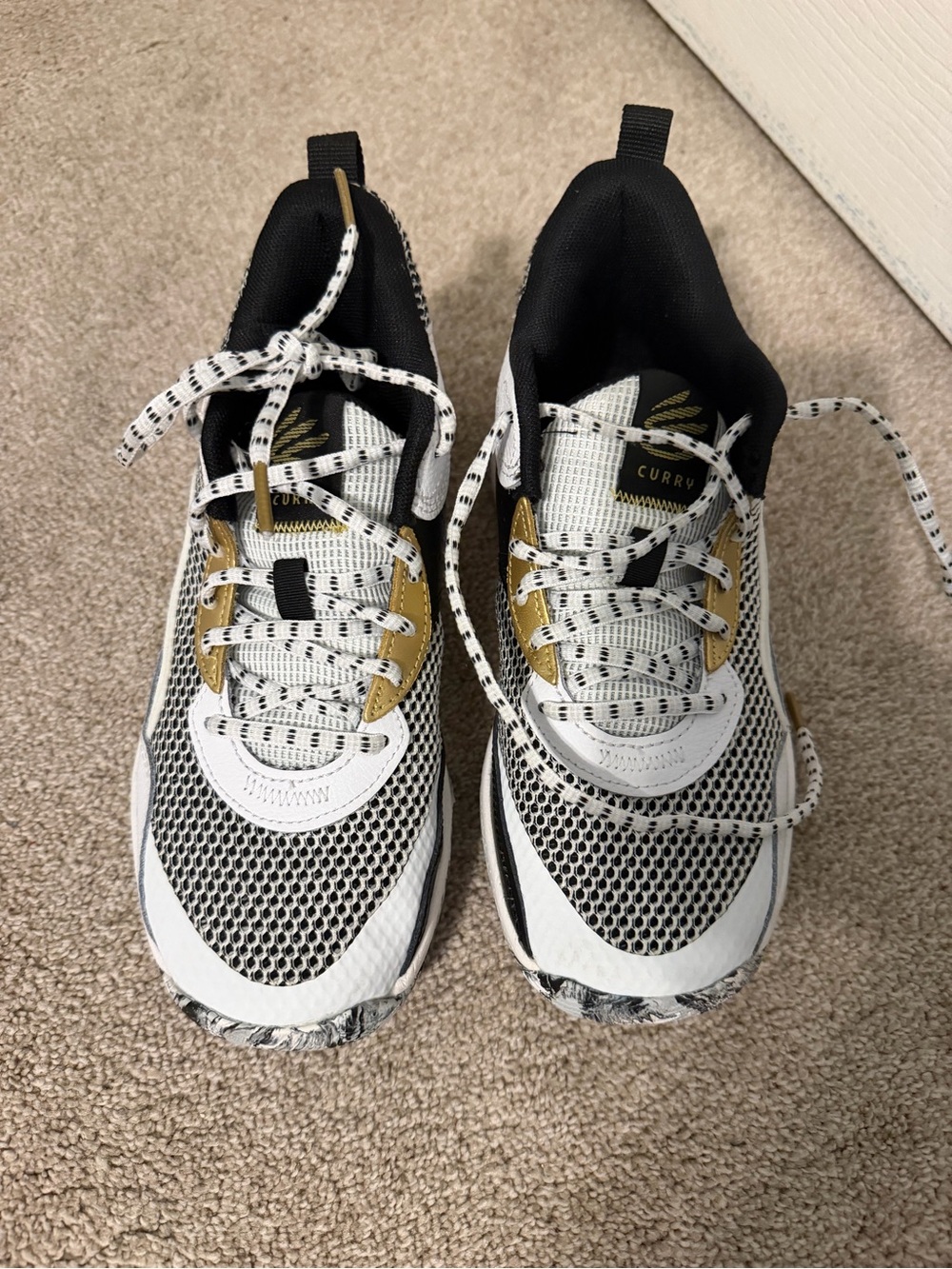 Kids White Black & Gold Curry Sneakers